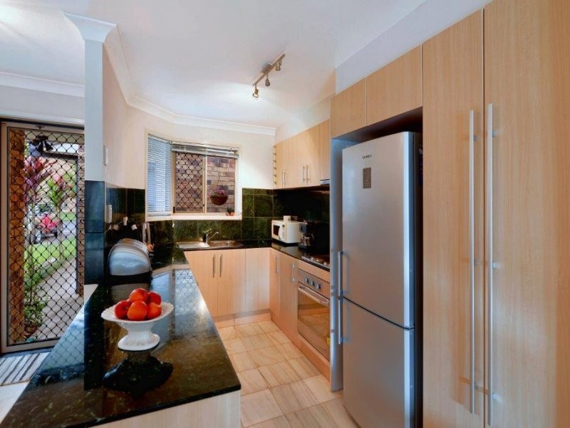 2/11 Waterford court, Bundall QLD 4217