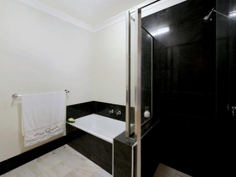 2/11 Waterford court, Bundall QLD 4217