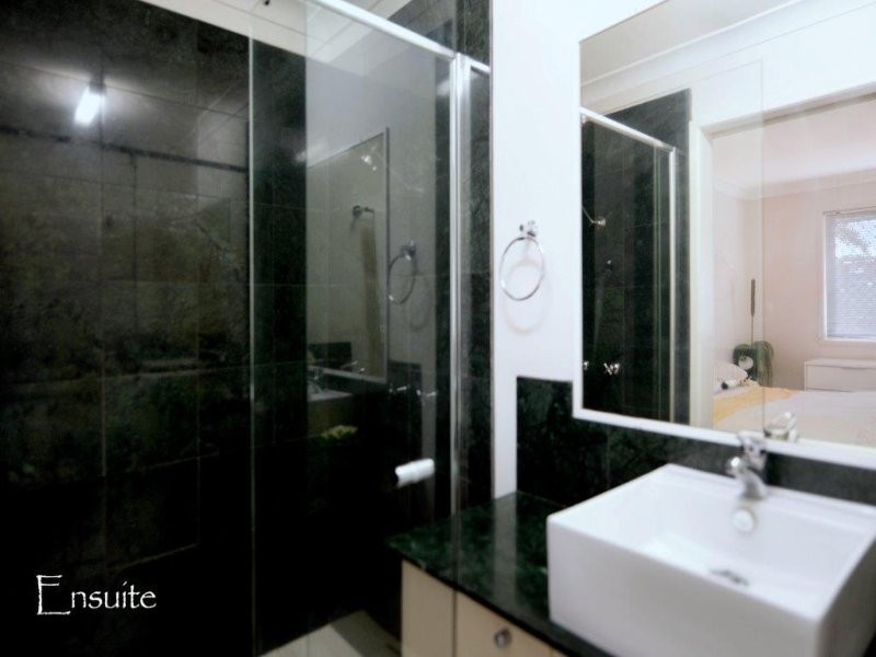 2/11 Waterford court, Bundall QLD 4217