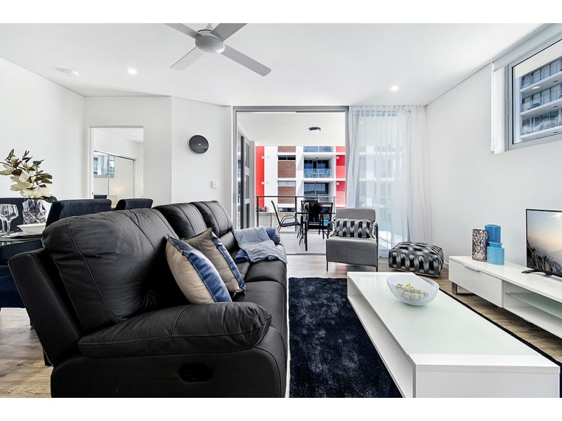 364/33 Lakefront Crescent, Varsity Lakes QLD 4227