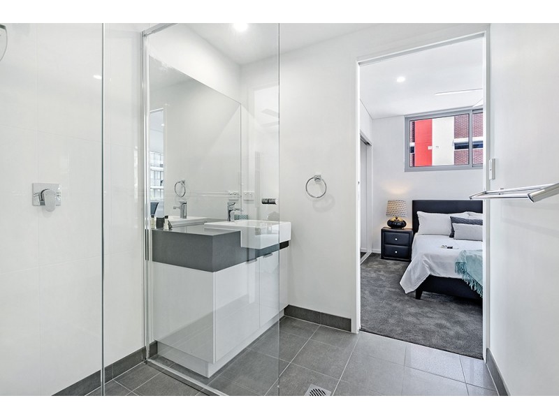 364/33 Lakefront Crescent, Varsity Lakes QLD 4227