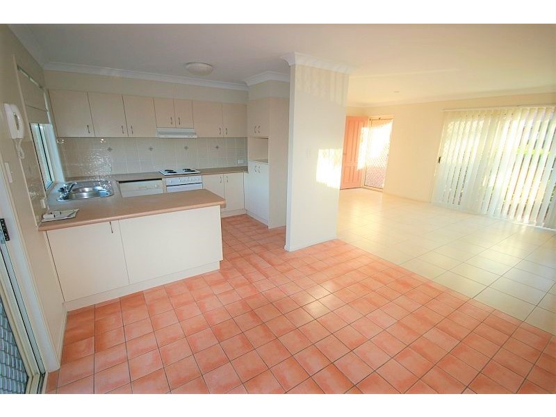 18/27 Camille Crescent, Wynnum West QLD 4178