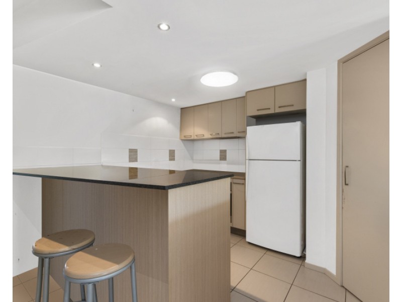 29/10 Grand Parade, Kawana Island QLD 4575
