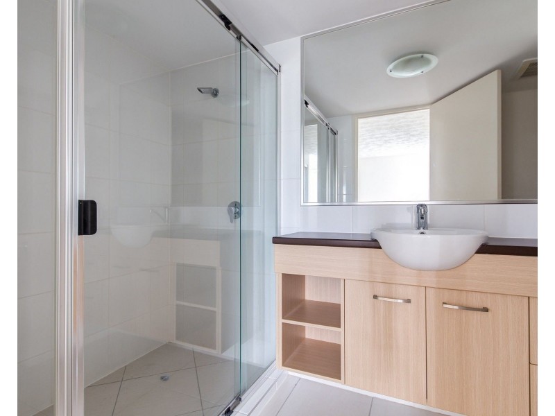 29/10 Grand Parade, Kawana Island QLD 4575