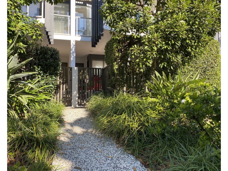 29/10 Grand Parade, Kawana Island QLD 4575