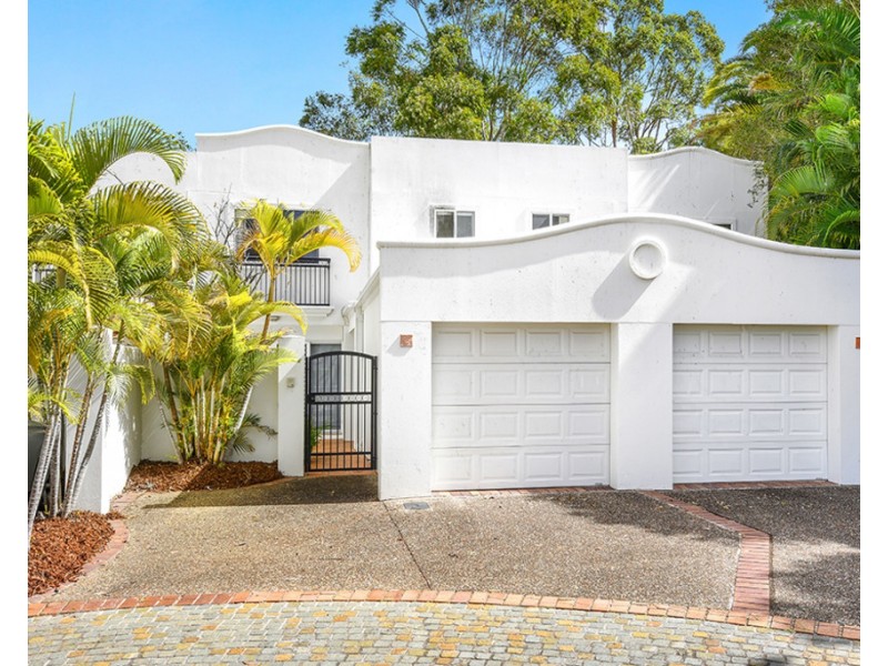 2/100 Cotlew Street East, Southport QLD 4215