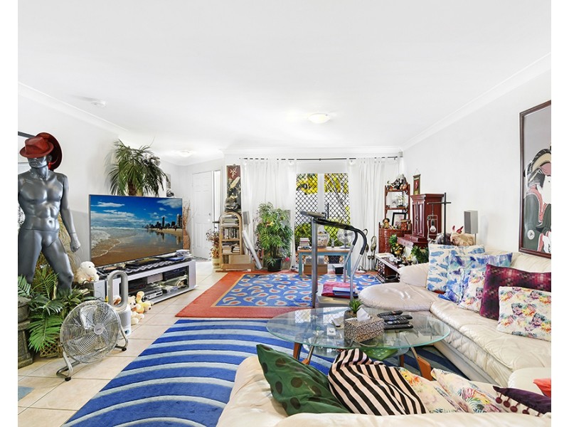 2/100 Cotlew Street East, Southport QLD 4215