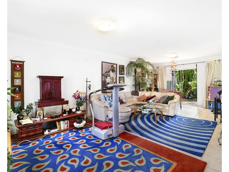 2/100 Cotlew Street East, Southport QLD 4215