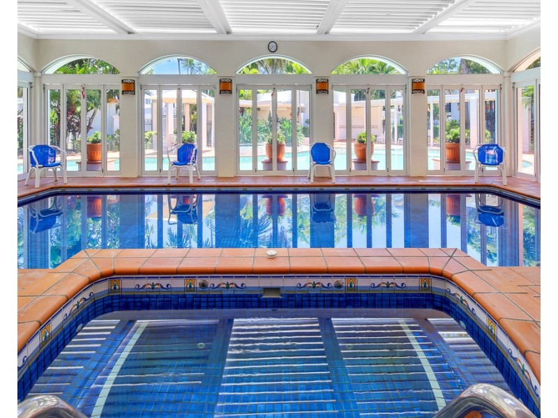 2/100 Cotlew Street East, Southport QLD 4215