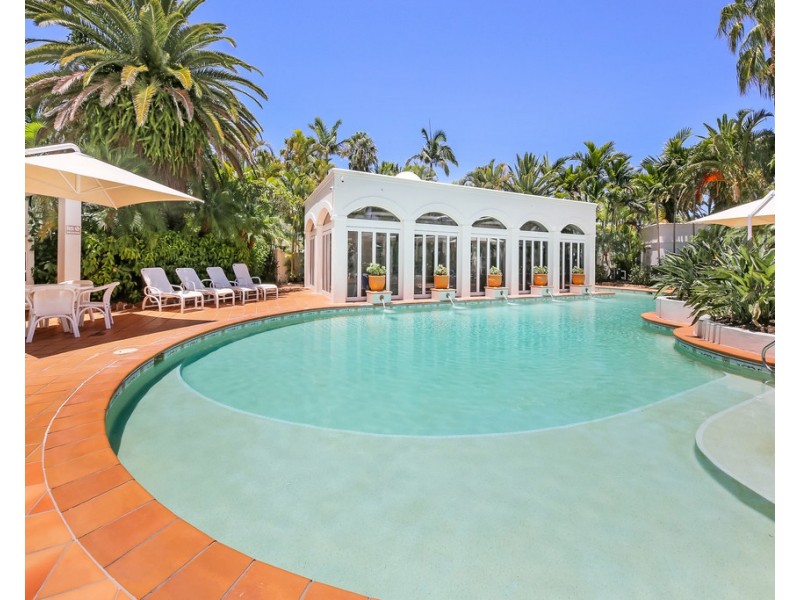 2/100 Cotlew Street East, Southport QLD 4215