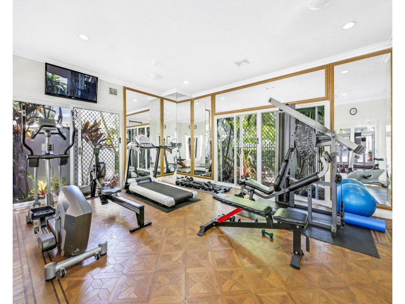 2/100 Cotlew Street East, Southport QLD 4215