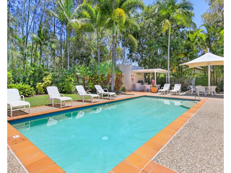 2/100 Cotlew Street East, Southport QLD 4215