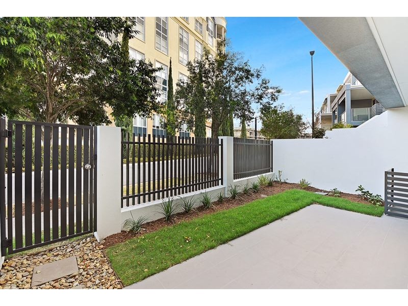 42/2 Town Centre Close, Carrara QLD 4211