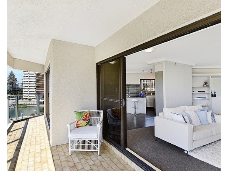 21/2 Admiralty Drive, Paradise Waters QLD 4217