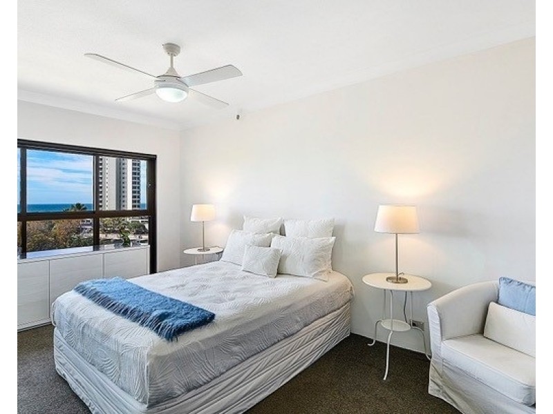 21/2 Admiralty Drive, Paradise Waters QLD 4217