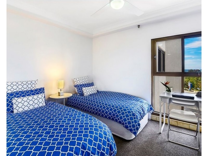 21/2 Admiralty Drive, Paradise Waters QLD 4217