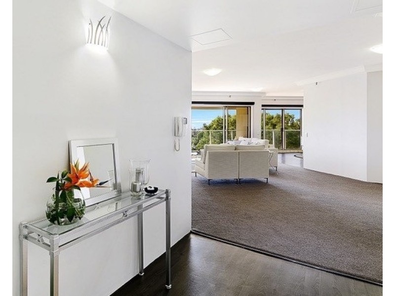 21/2 Admiralty Drive, Paradise Waters QLD 4217