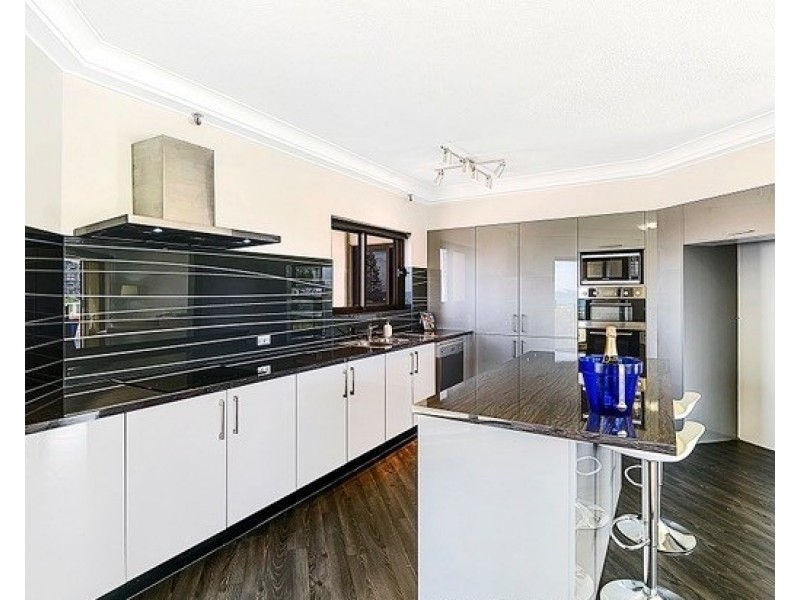 21/2 Admiralty Drive, Paradise Waters QLD 4217