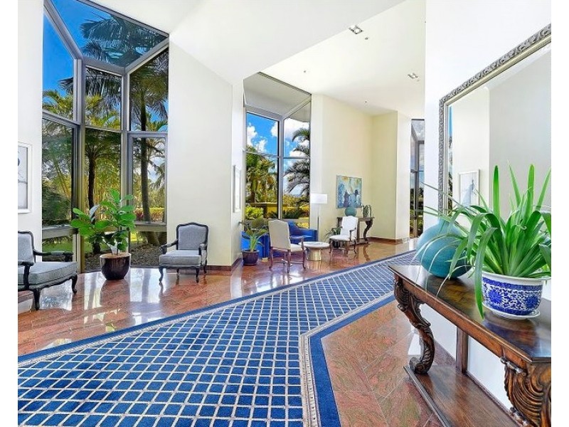 21/2 Admiralty Drive, Paradise Waters QLD 4217