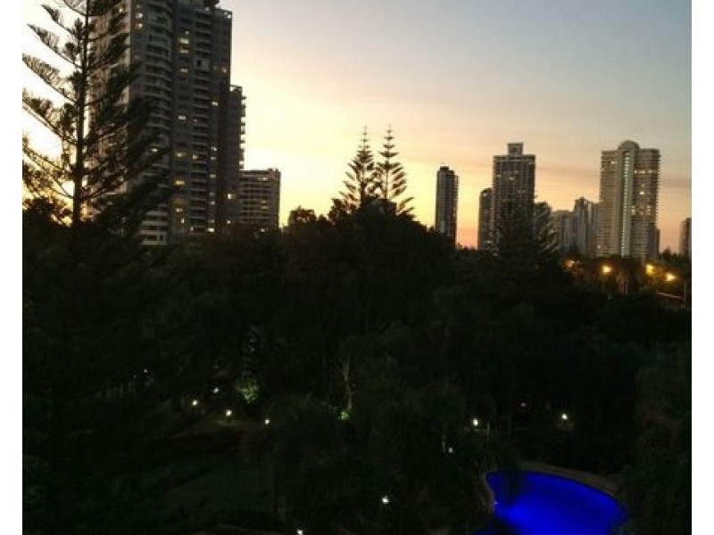 21/2 Admiralty Drive, Paradise Waters QLD 4217