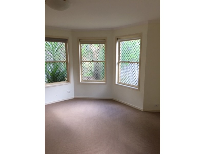 27/18 Tallebudgera Creek, West Burleigh QLD 4219