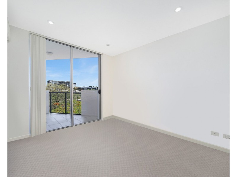 402/20 Playfield street, Chermside QLD 4032