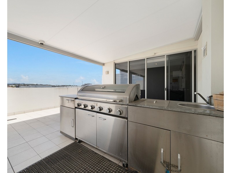 402/20 Playfield street, Chermside QLD 4032