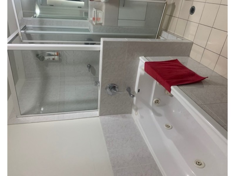 32 Surf Parade, Broadbeach QLD 4218