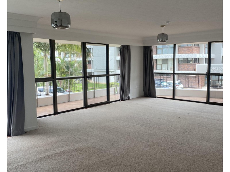 18 COMMODORE, Surfers Paradise QLD 4217