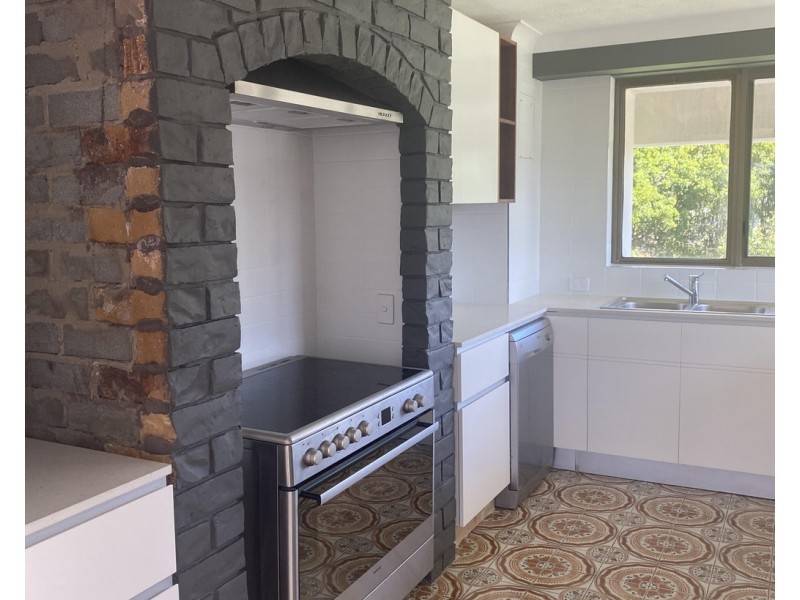 18 COMMODORE, Surfers Paradise QLD 4217