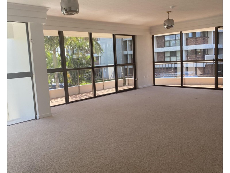 18 COMMODORE, Surfers Paradise QLD 4217