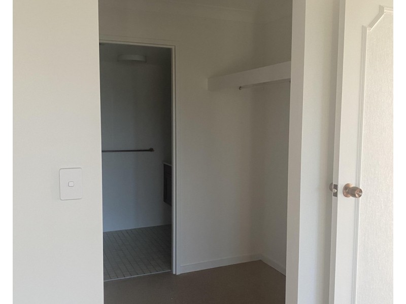 18 COMMODORE, Surfers Paradise QLD 4217