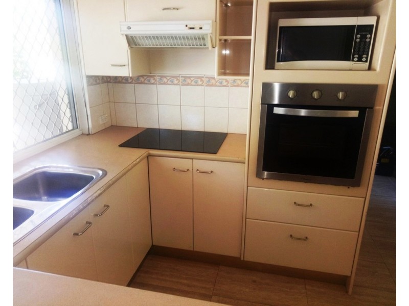 37/20 St Kevins Ave, Benowa QLD 4217