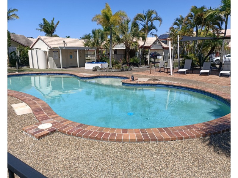 37/20 St Kevins Ave, Benowa QLD 4217