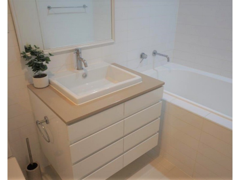 37C Harbour Road, Hamilton QLD 4007