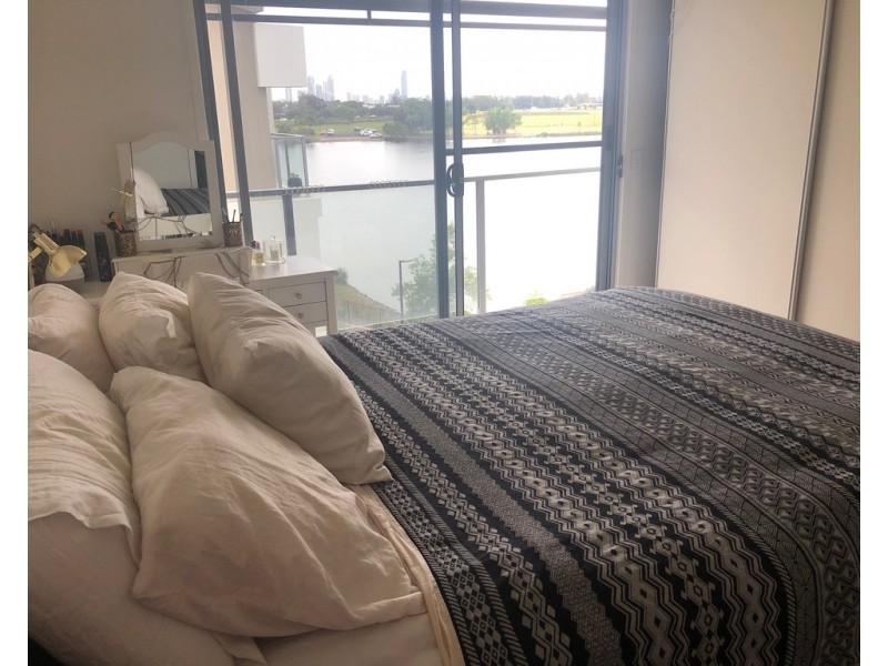 42/3028 The Boulevard, Carrara QLD 4211