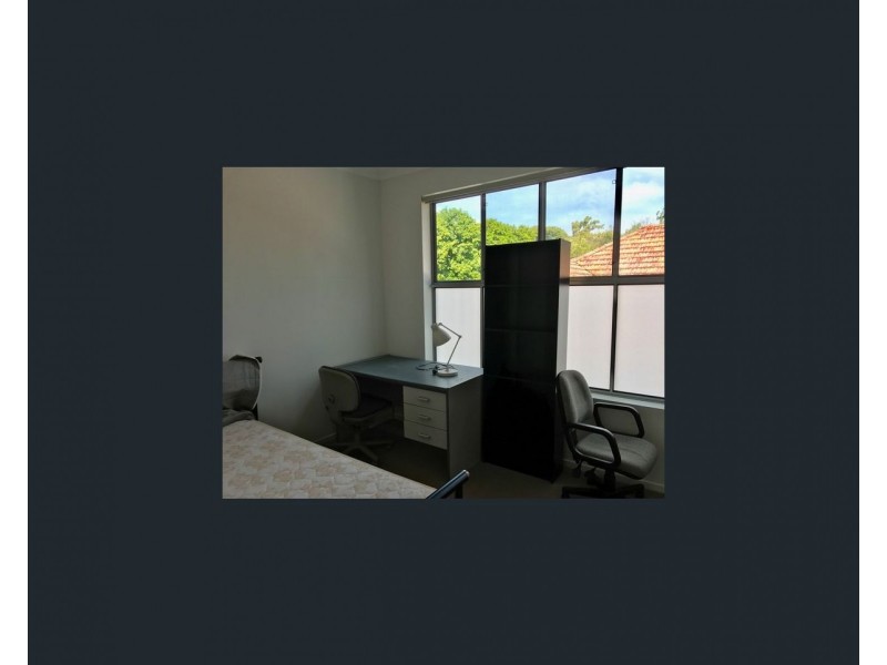 96 Dell Rd, St Lucia QLD 4067
