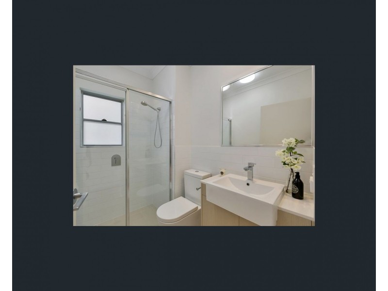 96 Dell Rd, St Lucia QLD 4067