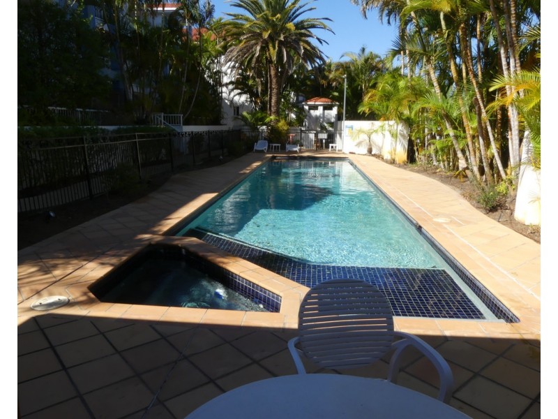 28/7-17 Purli St, Chevron Island QLD 4217