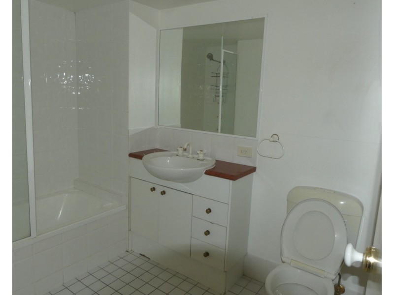 28/7-17 Purli St, Chevron Island QLD 4217