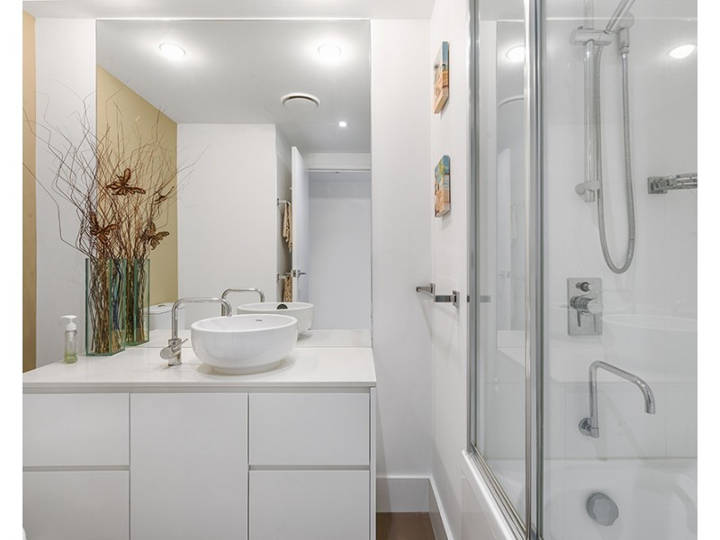 1305/438 Marine Parade, Biggera Waters QLD 4216