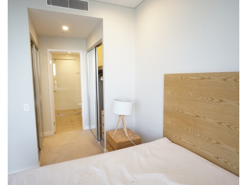 02/37D Harbour Road, Hamilton QLD 4007