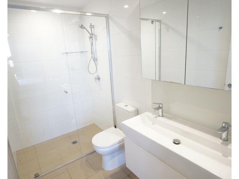 02/37D Harbour Road, Hamilton QLD 4007