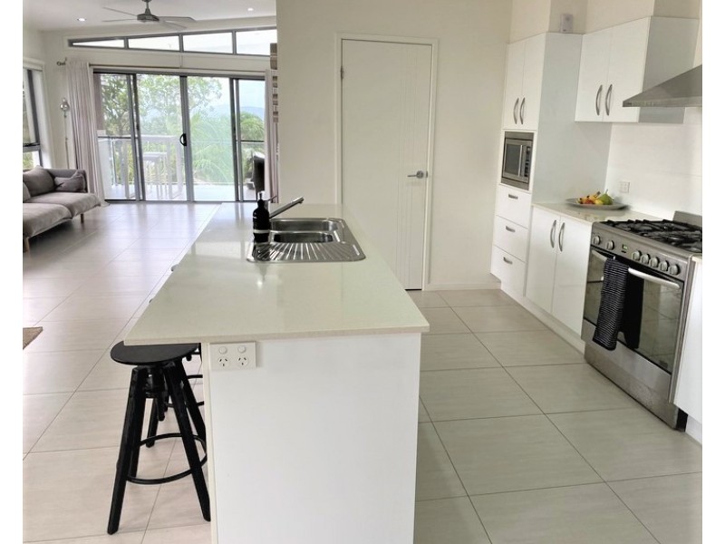 18 Berrima Row, Noosa Heads QLD 4567