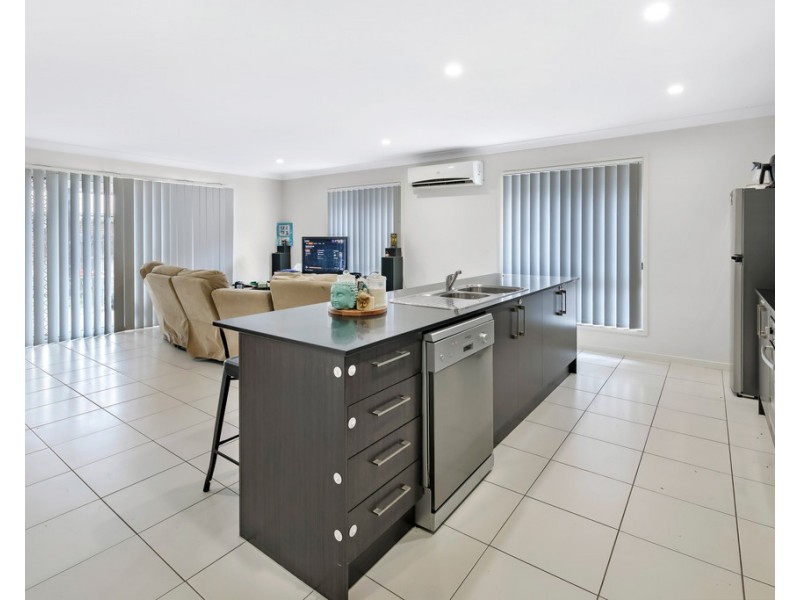 115 Dixon Drive, Pimpama QLD 4209