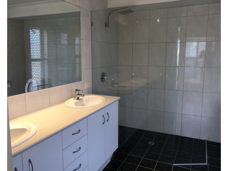 6 Alma Street, Broadbeach Waters QLD 4218