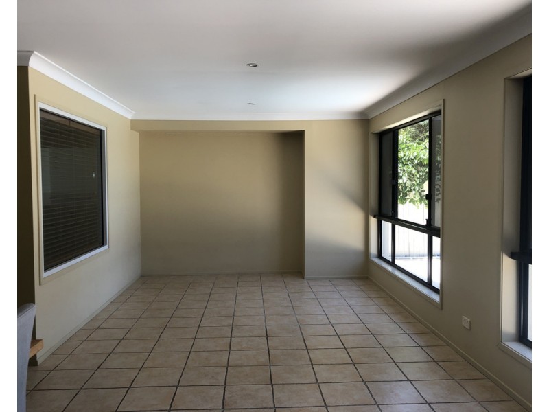 6 Alma Street, Broadbeach Waters QLD 4218