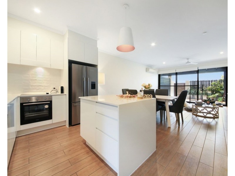 8/42 Stadium Drive, Robina QLD 4226