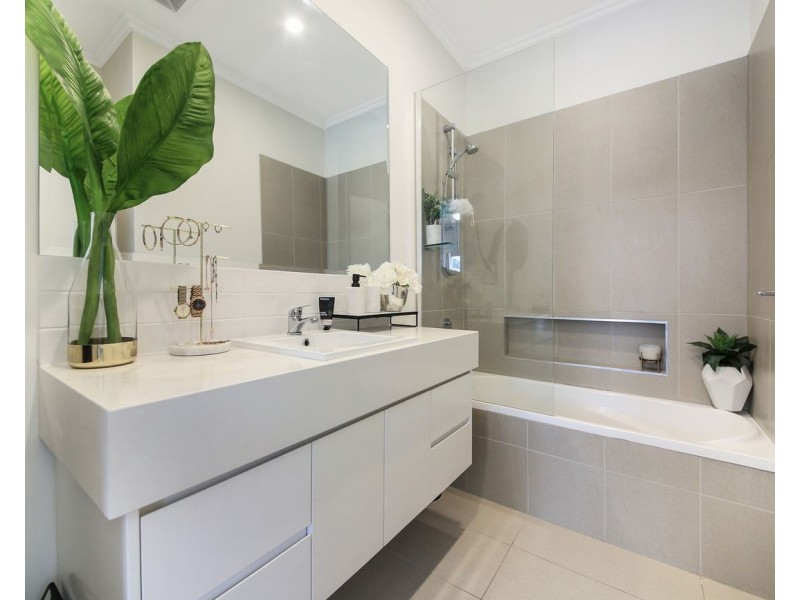 8/42 Stadium Drive, Robina QLD 4226