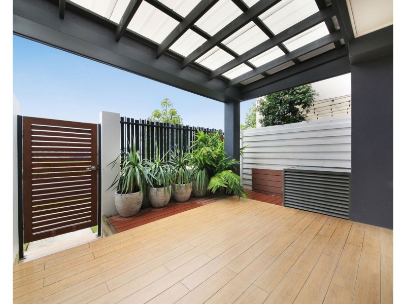 8/42 Stadium Drive, Robina QLD 4226
